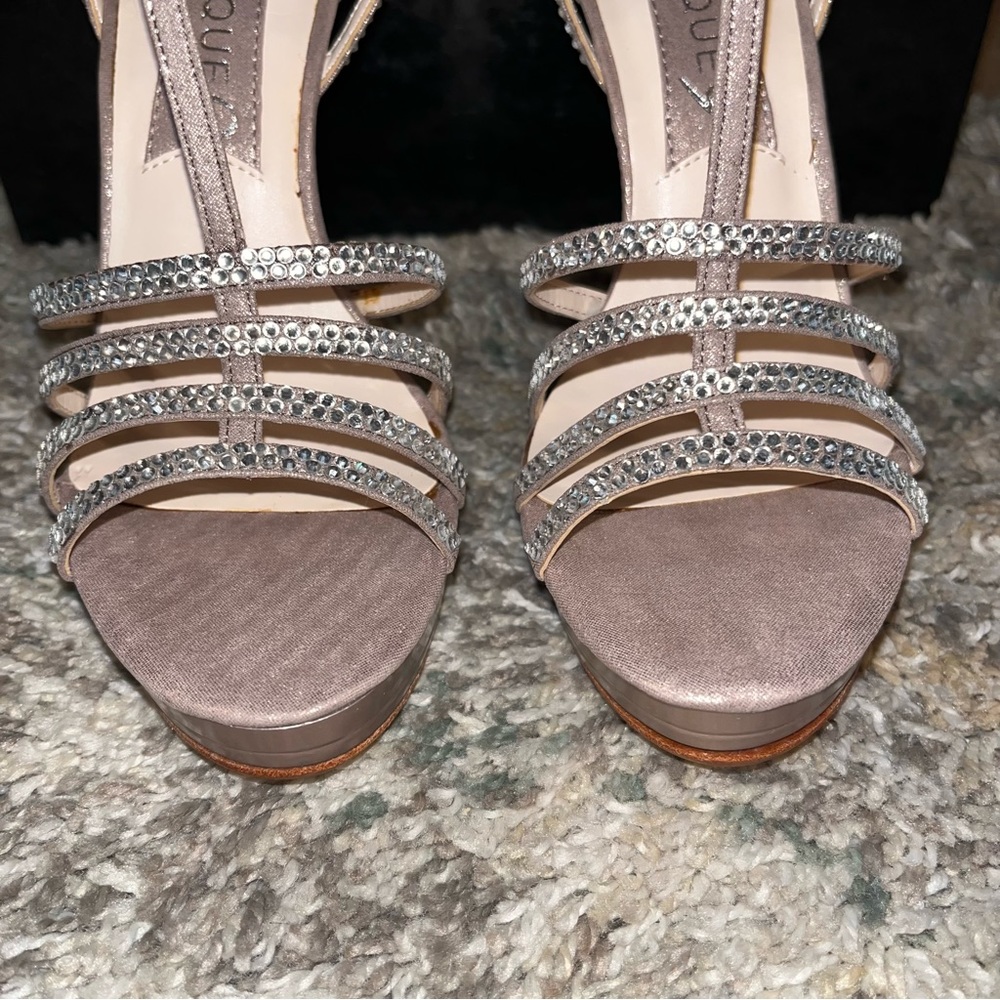 Boutique 9 size 7 women’s bedazzled platform heels - Picture 3 of 16